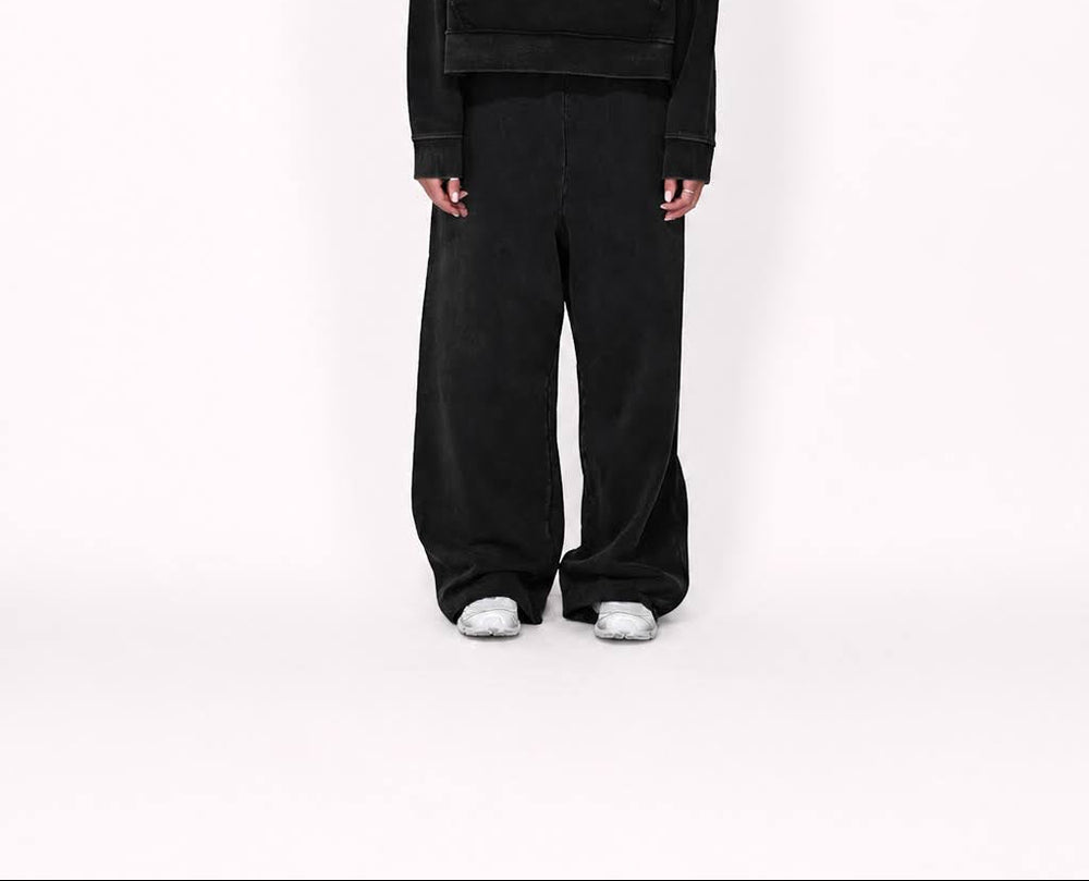 Straight Leg Sweatpant (Washed Black)